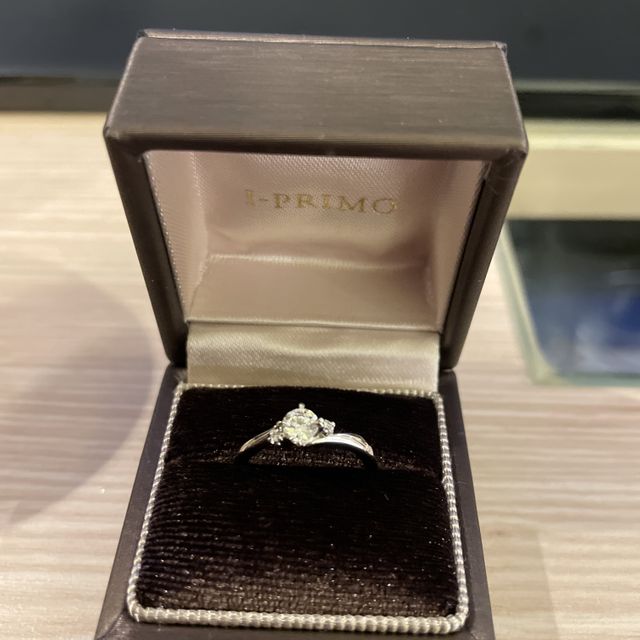 【アイプリモ(I-PRIMO)の口コミ】 ダイヤモンドの輝きがとても美しく定員さんの勧めもあって決めました。初…
