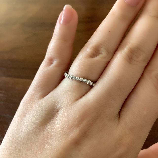 【銀座ダイヤモンドシライシの口コミ】 V字やウェーブなど動きのあるデザインで探していました。ウェーブのエタニ…