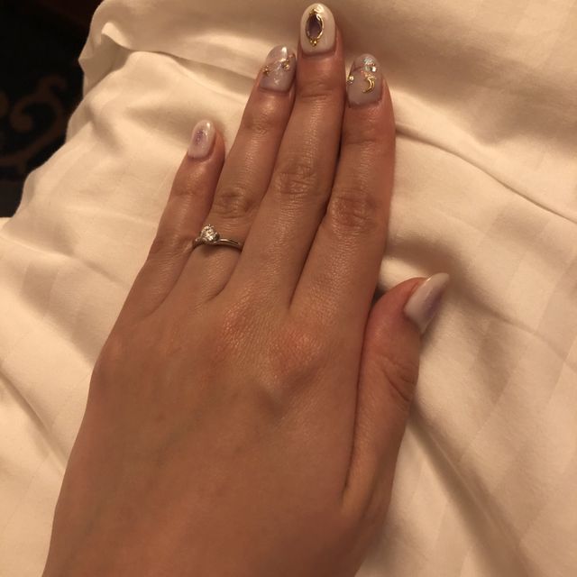 【ラザール ダイヤモンド(LAZARE DIAMOND)の口コミ】 指輪のデザインは、婚約指輪で一生残るのでお固くしたかったけれど、個性…