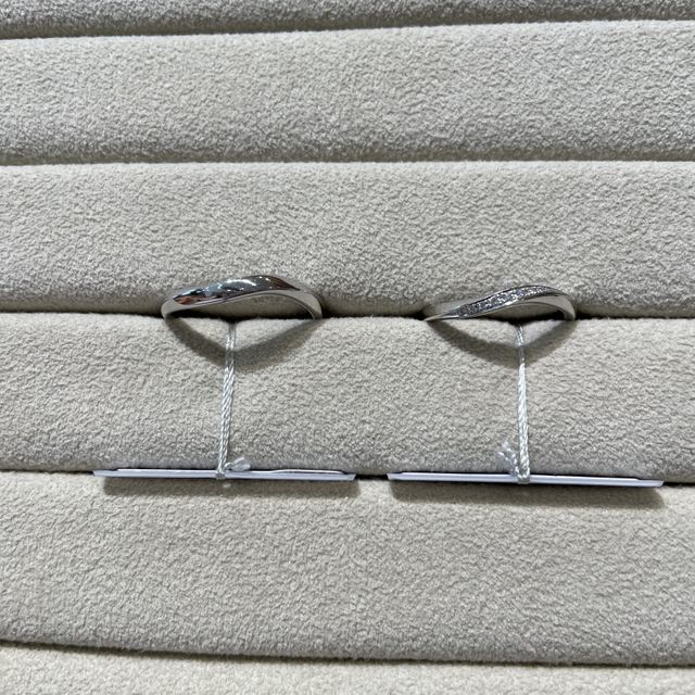 【TRECENTI(トレセンテ)の口コミ】 ウェーブ型で、指に着けた時の形が綺麗みえました。
レディース物の方はダ…