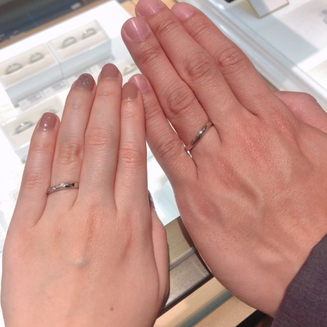 【4℃ BRIDAL(ヨンドシーブライダル)の口コミ】 ネットで探してから、アクアリリーを求めてお店に行きました。結婚指輪は…