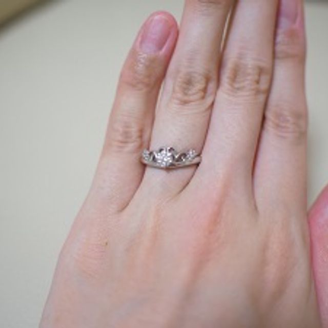 【アンジェリックフォセッテ(Angelique Fossette)の口コミ】 デザインがティアラのようで、他店にはない！と思ったので購入を決めまし…