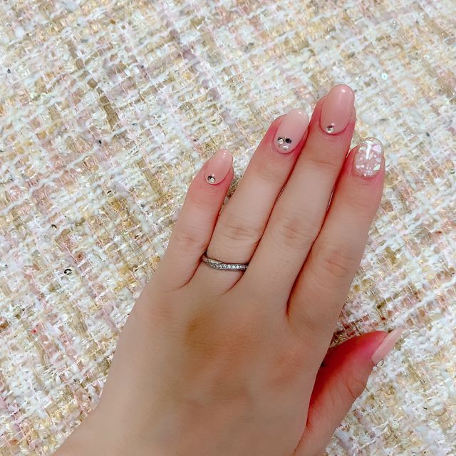 【銀座ダイヤモンドシライシの口コミ】 ダイヤが斜めに入ったデザインを選びました。シンプルでありながらもダイ…