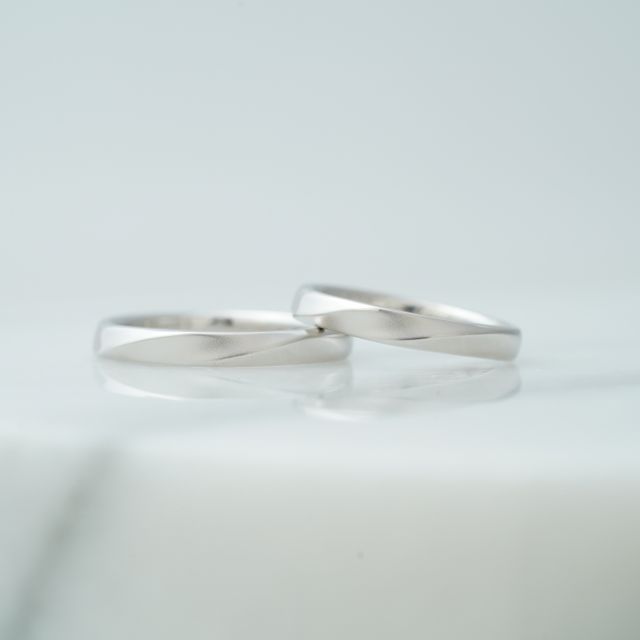 【THREE TREES(スリーツリーズ)の口コミ】 どこの指輪にするか迷っていましたが、オーナーさんと話してみてとても素…