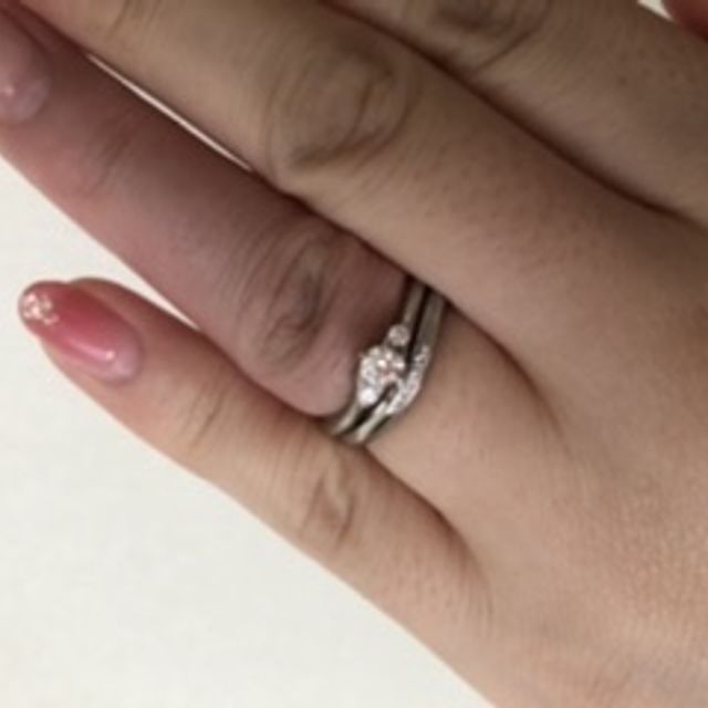 【エクセルコダイヤモンド(EXELCO DIAMOND)の口コミ】  指が太いので少しでも綺麗に見えるリングが欲しかったので、色々調べて最…