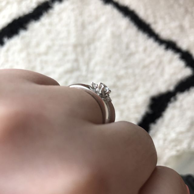 【エクセルコダイヤモンド(EXELCO DIAMOND)の口コミ】  指が太いので少しでも綺麗に見えるリングが欲しかったので、色々調べて最…