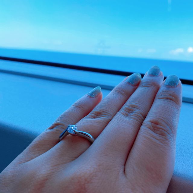 【ラザール ダイヤモンド(LAZARE DIAMOND)の口コミ】 ダイヤモンドが全体的に見える爪の形状と、シンプルだけどちょっとワンポ…