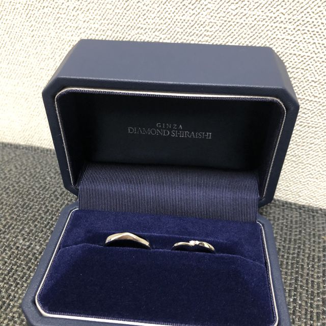 【銀座ダイヤモンドシライシの口コミ】 シンプルで幅が細いものを探していたので理想の指輪を見つけられました！
…