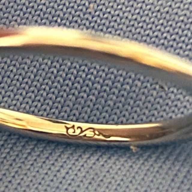 【ケイウノ ブライダル(K.UNO BRIDAL)の口コミ】 メインのダイヤの横につくサイドストーンの色が大好きな水色だったので選…