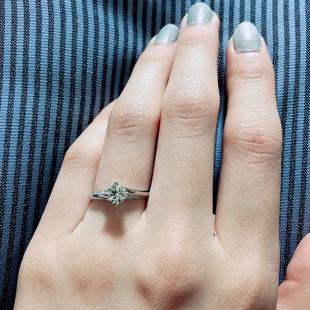 【エクセルコダイヤモンド(EXELCO DIAMOND)の口コミ】 ダイヤモンドがどの指輪なら綺麗に見えるかと自分の指に合うもの、つけて…