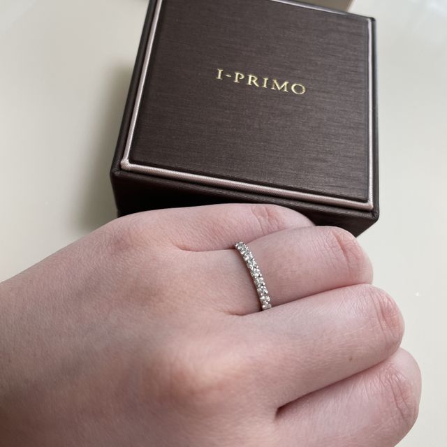【アイプリモ(I-PRIMO)の口コミ】 ハーフエタニティリングです。
太すぎず、細すぎず華やかなリングです
ス…
