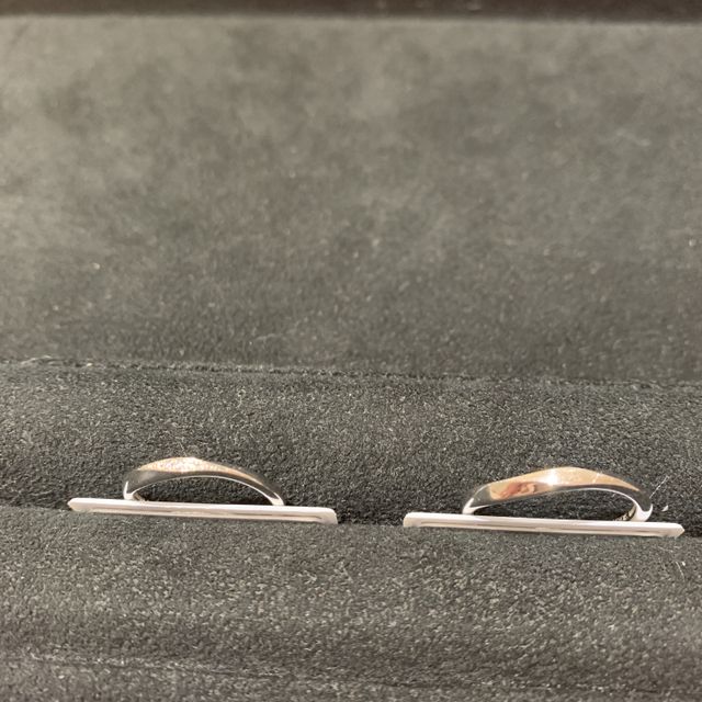 【TRECENTI(トレセンテ)の口コミ】 指輪のデザイン 
ウェーブの形状で、太さは細め、ダイヤが散りばめられて…