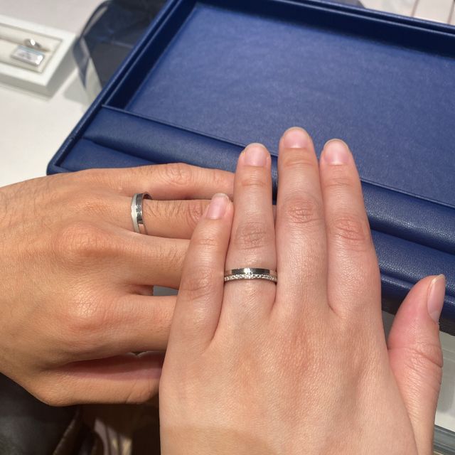 【銀座ダイヤモンドシライシの口コミ】 指が長く見えるデザインであったり、
飽きが来ない年配になっても映える物…