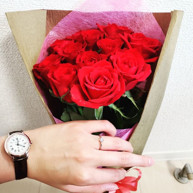 【アイプリモ(I-PRIMO)の口コミ】 台がシンプルで、石はハートのカットが入っていてシンプルな中にもこだわ…