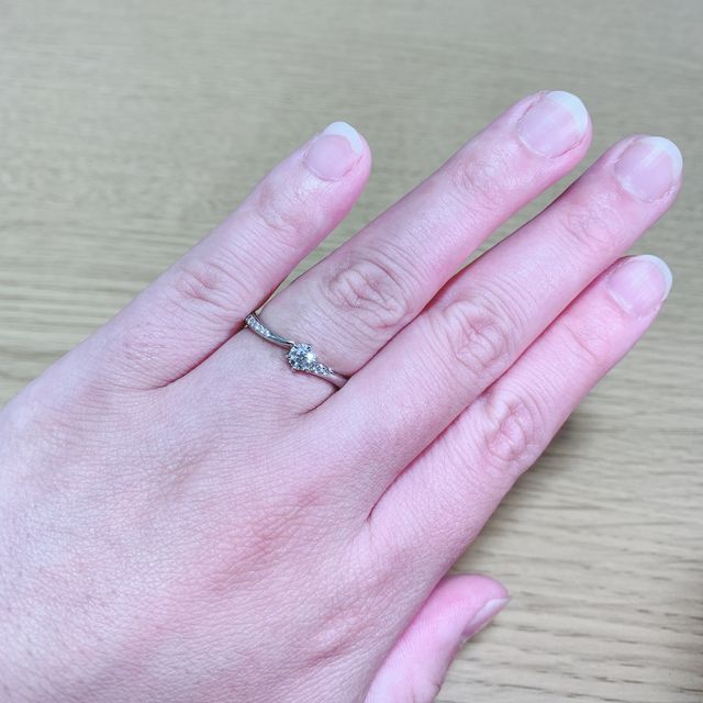 【アイプリモ(I-PRIMO)の口コミ】 指輪の付け方によって、大人しめと華やかな2通りの見え方があります。
セ…