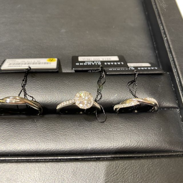 【ラザール ダイヤモンド(LAZARE DIAMOND)の口コミ】 デザインのよさ、ダイヤモンドの輝き、セット購入特典があったのでラザー…