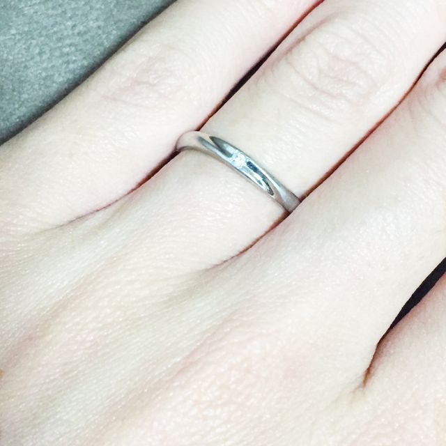 【TIARA(ティアラ)の口コミ】 周りの人が付けてるようなオーソドックスな物ではないけれどシンプルな指…