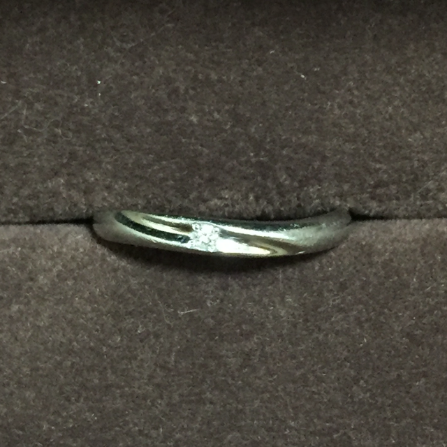 【TIARA(ティアラ)の口コミ】 周りの人が付けてるようなオーソドックスな物ではないけれどシンプルな指…