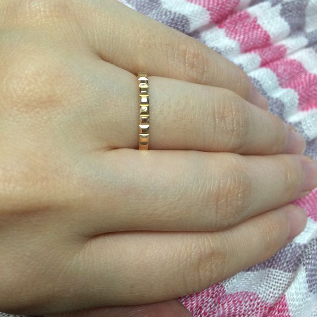 【ブシュロン(BOUCHERON)の口コミ】 パリの石畳をイメージしているという、独特の美しいデザインが決め手でし…