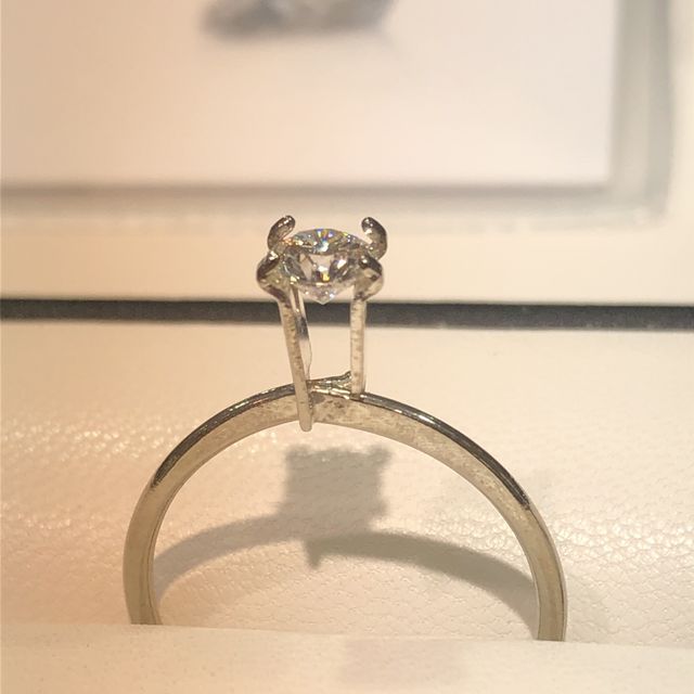 【GALA JEWELRY(ガラジュエリー)の口コミ】 メレの婚約指輪を探していたところ、スタンダードかつ飽きのこないデザイ…