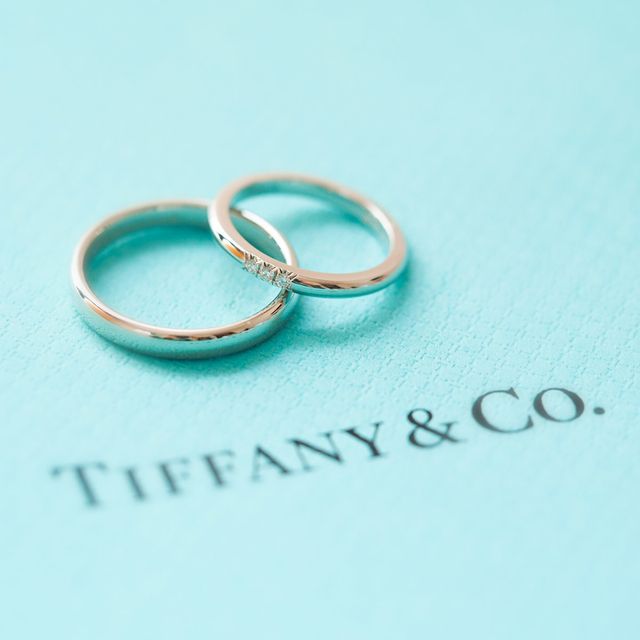 【ティファニー(Tiffany & Co.)の口コミ】 ストレートタイプで真ん中に小さなダイヤが3つあるデザインがシンプルで華…