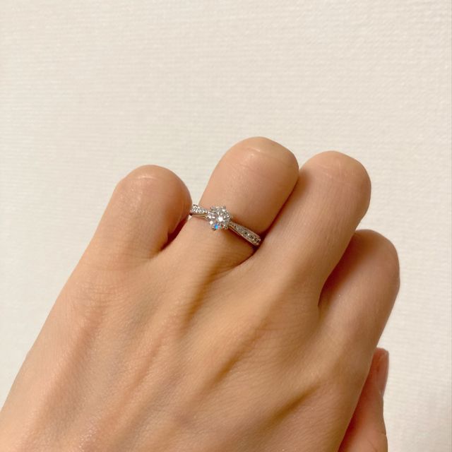 【宝寿堂(ほうじゅどう)の口コミ】 プロポーズ後2人で選びました。元々一粒ダイヤのみ、またはメレダイヤが控…