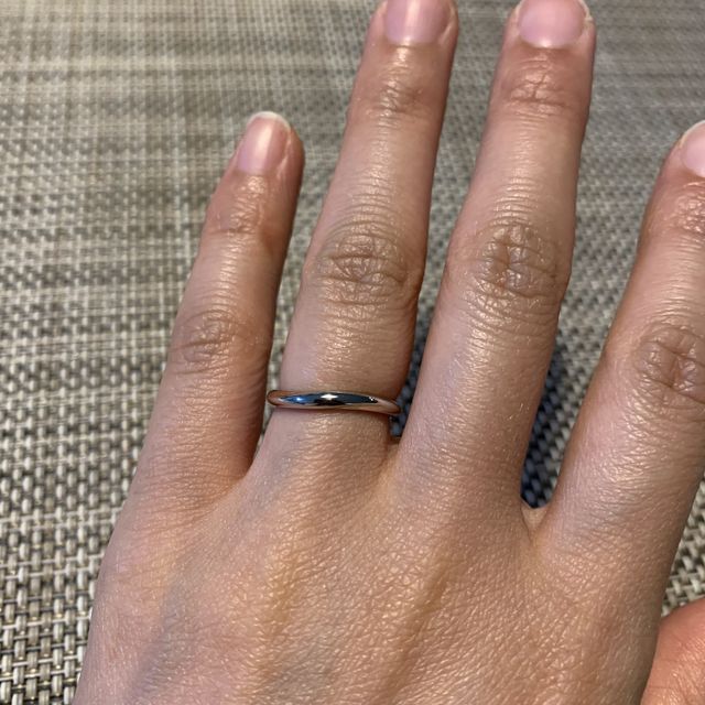 【ケイウノ ブライダル(K.UNO BRIDAL)の口コミ】 シンプルで指の形が綺麗に見える。
ただの丸い形やふたつをくっつけると形…