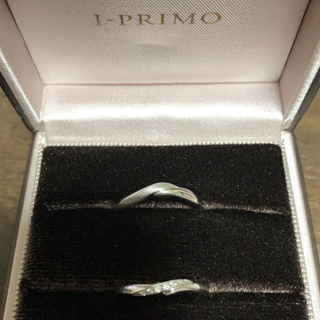 【アイプリモ(I-PRIMO)の口コミ】 指輪はウェーブで、試着してみて指馴染みがいいと思いました。また男性用…