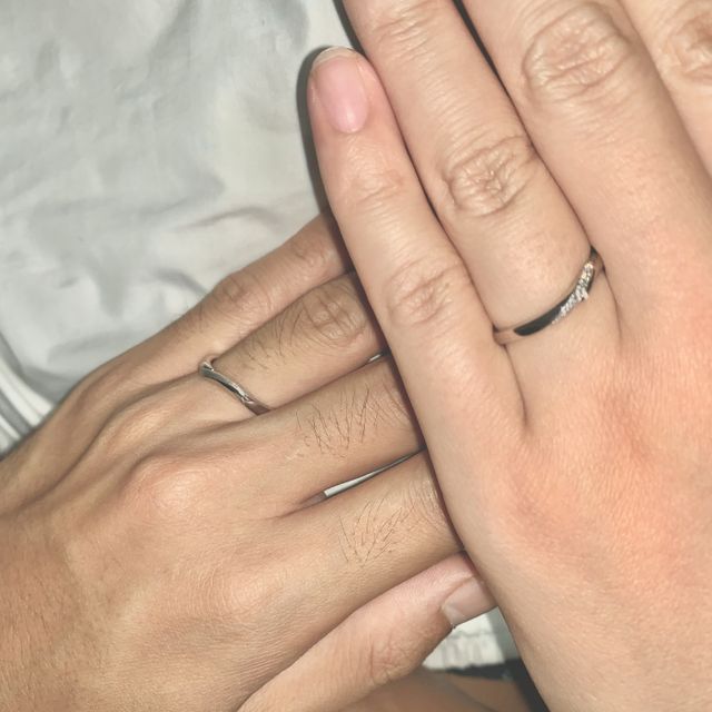 【アイプリモ(I-PRIMO)の口コミ】 指輪はウェーブで、試着してみて指馴染みがいいと思いました。また男性用…