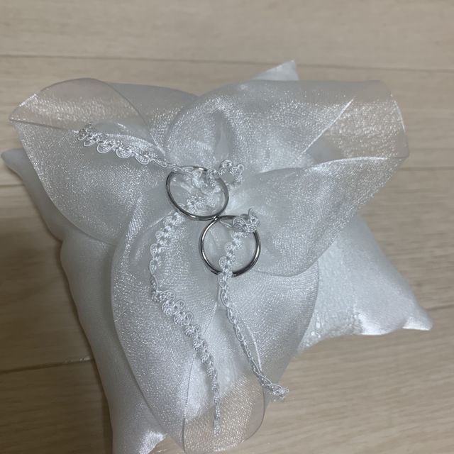 【銀座ダイヤモンドシライシの口コミ】 彼はアミュレット、私はヴィーナスフェザーとデザインの異なるものを選び…