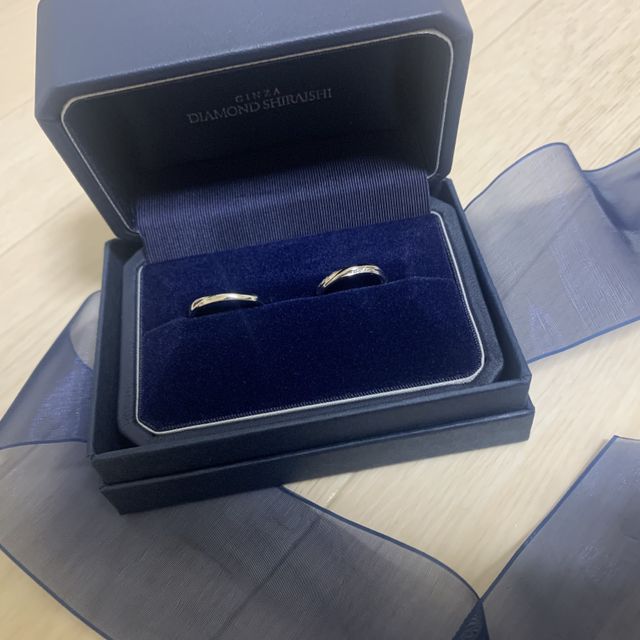【銀座ダイヤモンドシライシの口コミ】 彼はアミュレット、私はヴィーナスフェザーとデザインの異なるものを選び…
