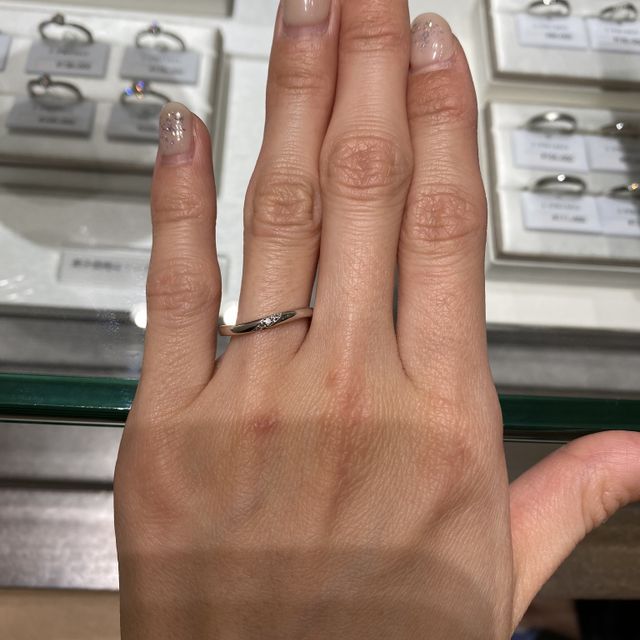 【アイプリモ(I-PRIMO)の口コミ】 シンプルなものにする予定が、試着してみてキラキラしたものの方がいいな…