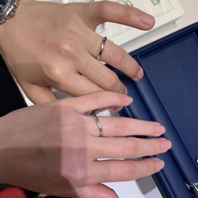 【銀座ダイヤモンドシライシの口コミ】 少しウェーブがあり派手すぎないデザインのものを探しており、ネットで「…