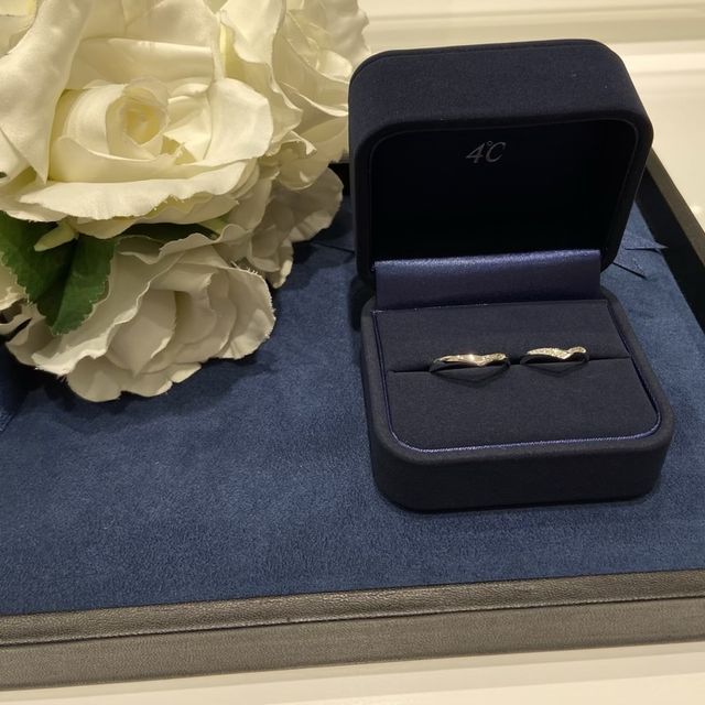 【4℃ BRIDAL(ヨンドシーブライダル)の口コミ】 彼氏が初めてプレゼントしてくれたのが4℃のネックレスで、
結婚指輪も4℃で…