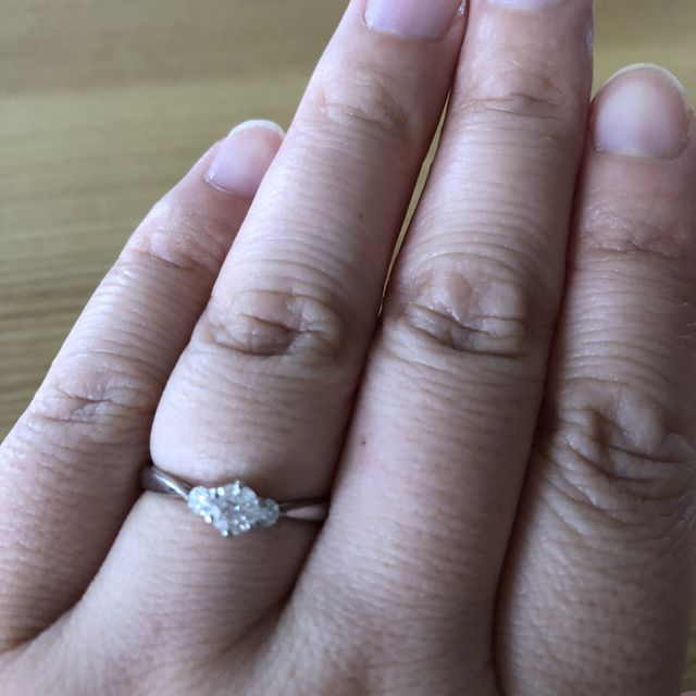 【MAYFAIR(メイフェア)の口コミ】 ダイヤは１つずつ透明度、大きさなどを見せてくれて、ゆっくり丁寧に選ぶ…