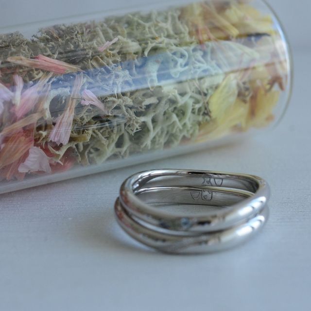 【CRAFY(クラフィ)の口コミ】 指輪のデザインが良かったです。ウェーブの形で石が３つ付けられるのがと…