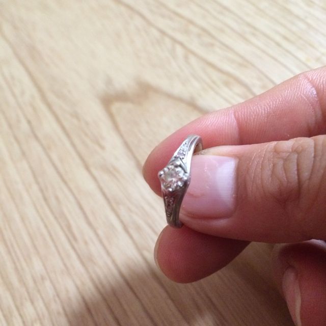 【アイプリモ(I-PRIMO)の口コミ】 ダイヤとフレームを別々に選べるので、自分の理想の形をじっくり探すこと…