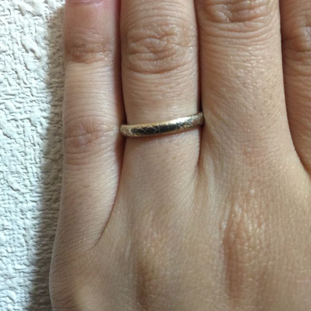 【グッチ(GUCCI)の口コミ】 同じデザインのものを夫も一緒に付けたかったので、シンプルで男でも女で…