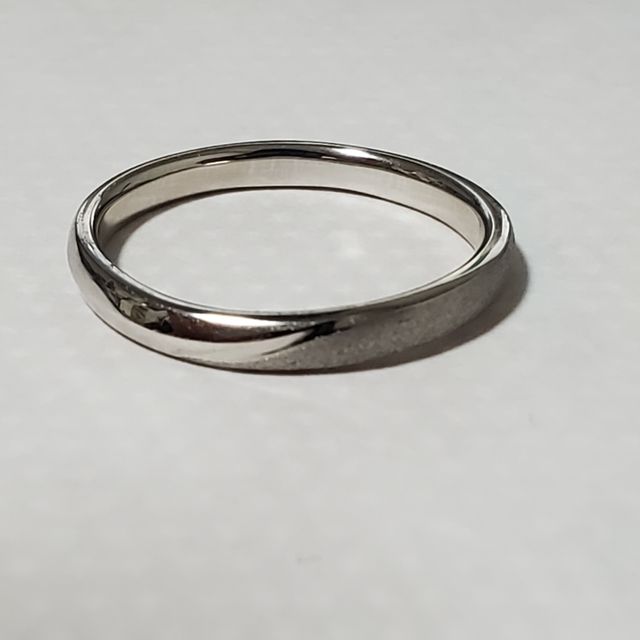 【銀座ダイヤモンドシライシの口コミ】 デザイン性がよく、指へのフィット感が大変良かったことが決めてのひとつ…