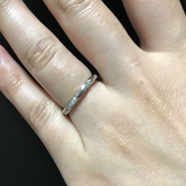 【エクセルコダイヤモンド(EXELCO DIAMOND)の口コミ】 デザインがとってもかわいいです！
左右にダイヤが付いていて、他の店舗に…