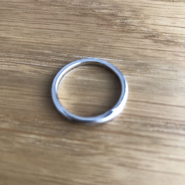 【4℃ BRIDAL(ヨンドシーブライダル)の口コミ】 光沢がない指輪もありましたが、光沢のあるタイプを選びました。思ったよ…