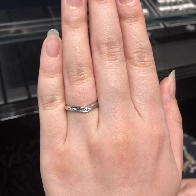 【銀座ダイヤモンドシライシの口コミ】 派手すぎず地味すぎない程よいデザインを選びました。ダイヤの輝きも調度…