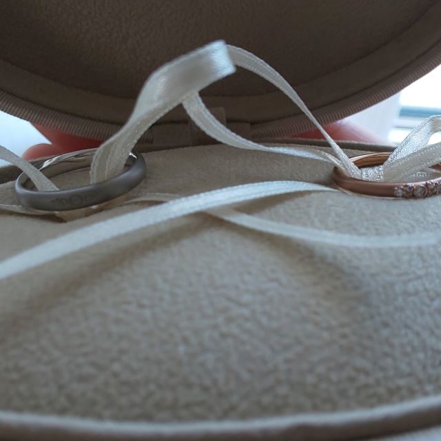 【AbHeri(アベリ)の口コミ】 光沢のある感じより艶消し加工されている方が肌馴染みが良く特にピンクゴ…