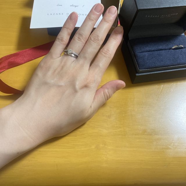 【ラザール ダイヤモンド(LAZARE DIAMOND)の口コミ】 婚約指輪もこちらで購入し、結婚指輪も候補としてこちらのブランドを考え…