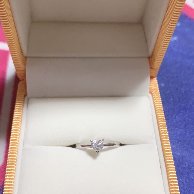 【ケイウノ ブライダル(K.UNO BRIDAL)の口コミ】 親身になってデザインを考えてくれたからです。
このデザインに決まるまで…