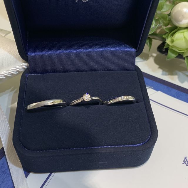 【4℃ BRIDAL(ヨンドシーブライダル)の口コミ】 嫁が気に入ってくれたのが1番の決め手となりました。婚約指輪とセットのも…