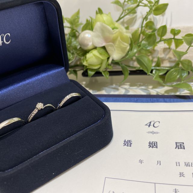 【4℃ BRIDAL(ヨンドシーブライダル)の口コミ】 サプライズで貰った婚約指輪と同じウェーブラインのものにしました。
結婚…
