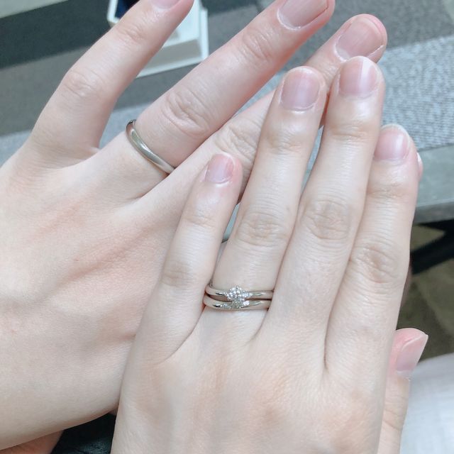 【4℃ BRIDAL(ヨンドシーブライダル)の口コミ】 デザインが良かったです。
婚約指輪、結婚指輪を重ね付けした時に馴染みが…