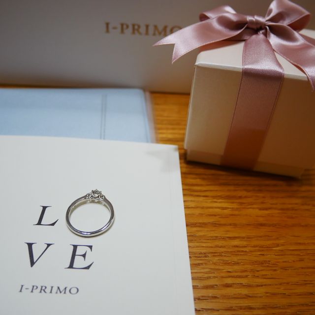 【アイプリモ(I-PRIMO)の口コミ】 婚約指輪を購入しました。宝石も含め、着けてみたときのデザインがしっく…
