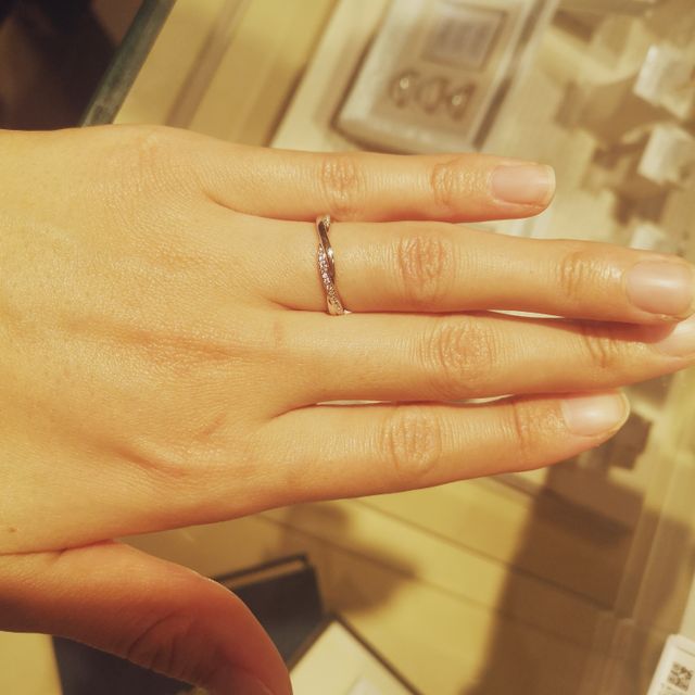 【ANGELRY INOKO(エンジェリーイノコ)の口コミ】 指輪のデザインが気に入りました。
他のブランドも見に行きましたが、ウェ…